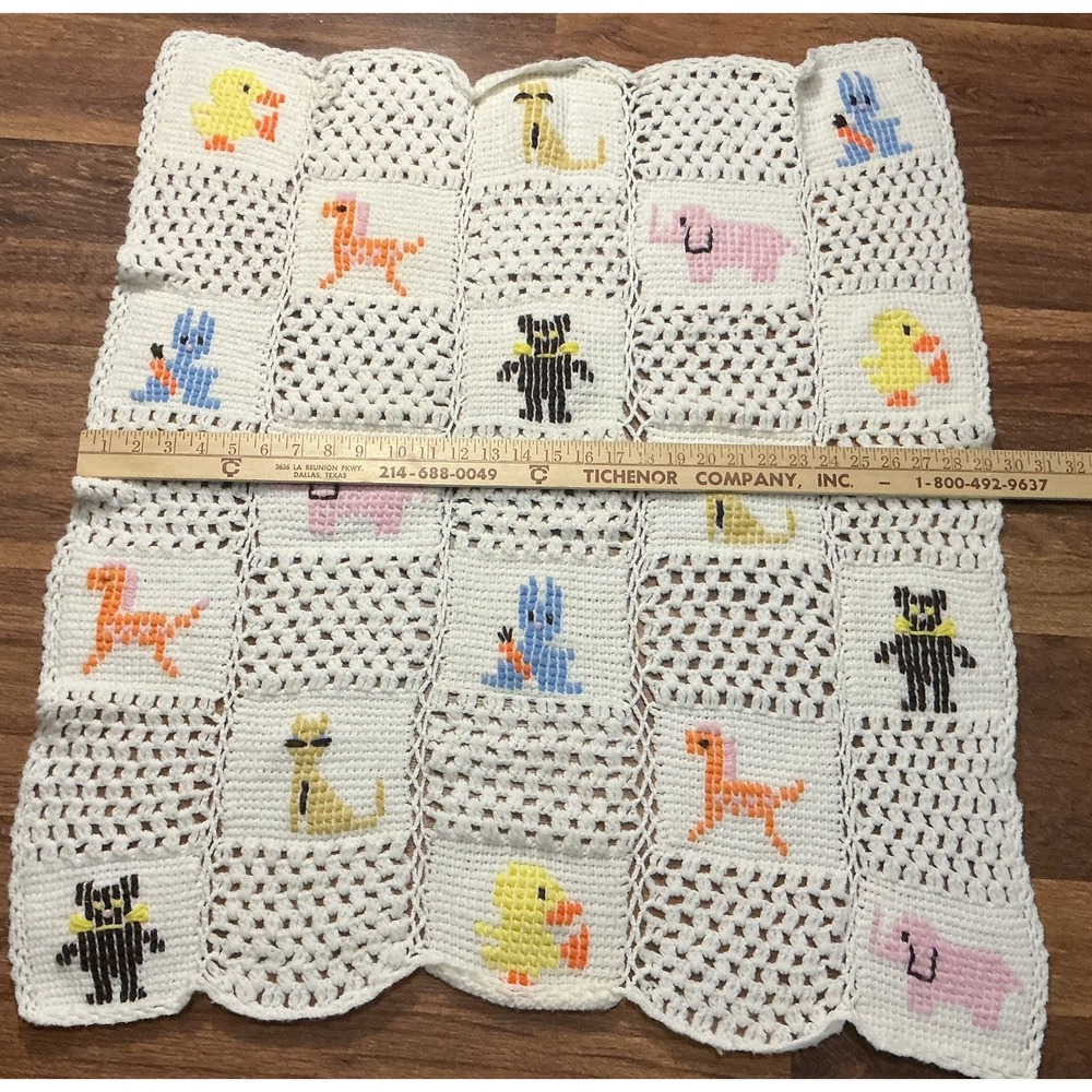 Vtg Handmade Animal Knit Baby Blanket Elephant Giraffe Bunny 29in x 32in